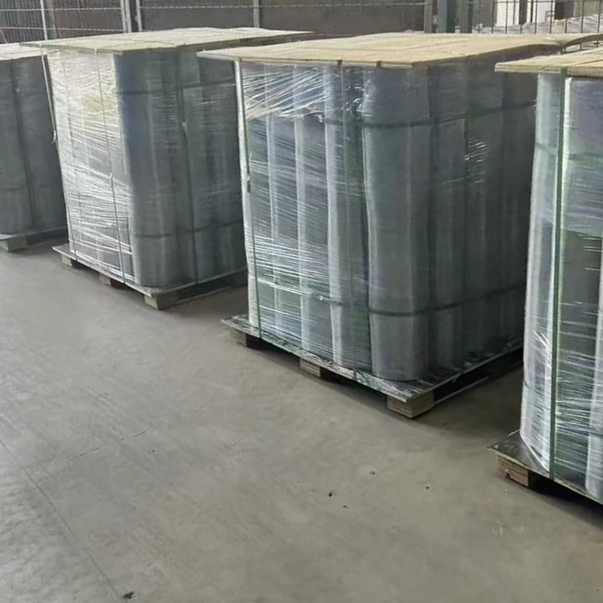 Yuyang factory with stocked wire mesh ready for project inquiries