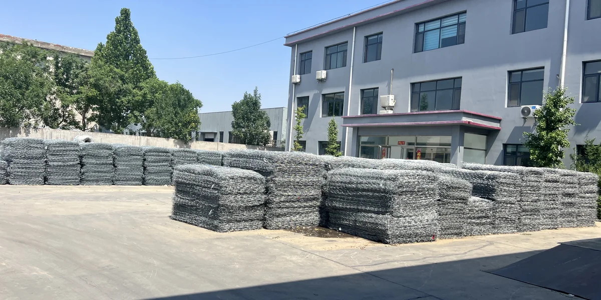 Shitai factory with stocked wire mesh ready for project inquiries